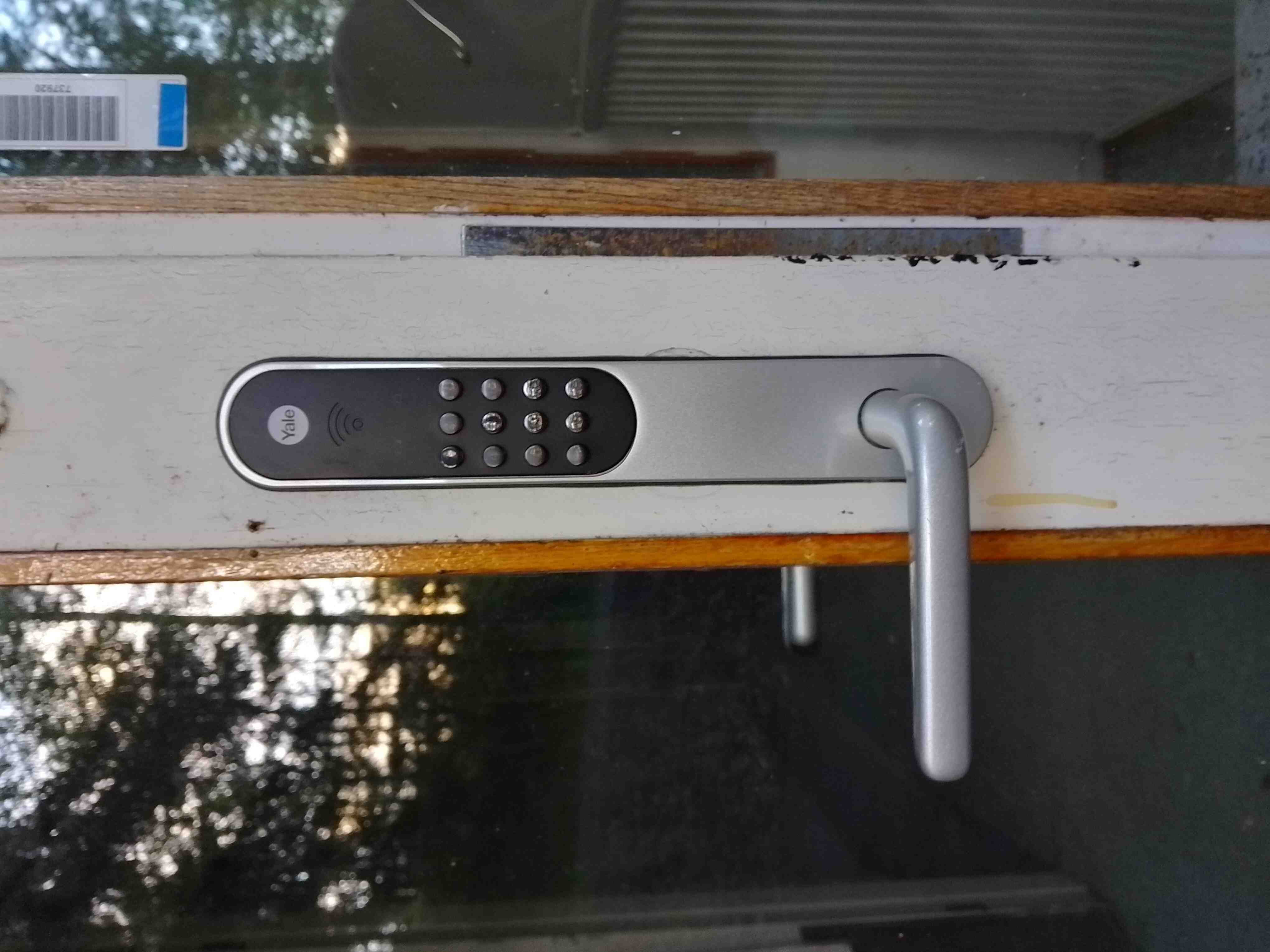 Sähkölukko / Electronic code lock